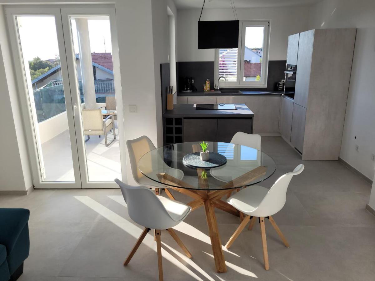 ビビニェHaus Dalmatia With Heated Poolアパートメント エクステリア 写真