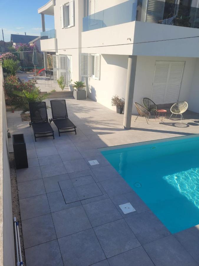 ビビニェHaus Dalmatia With Heated Poolアパートメント エクステリア 写真