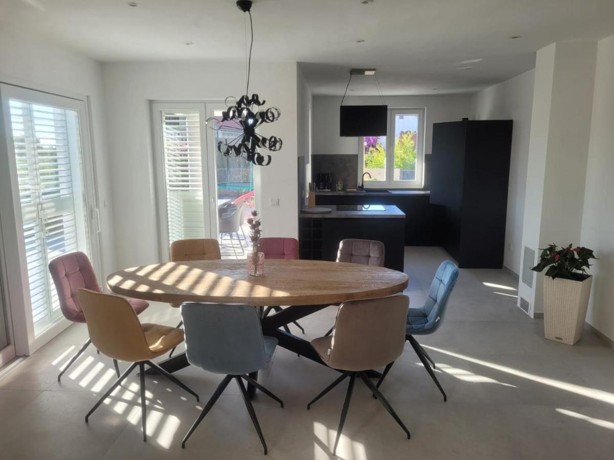 ビビニェHaus Dalmatia With Heated Poolアパートメント エクステリア 写真