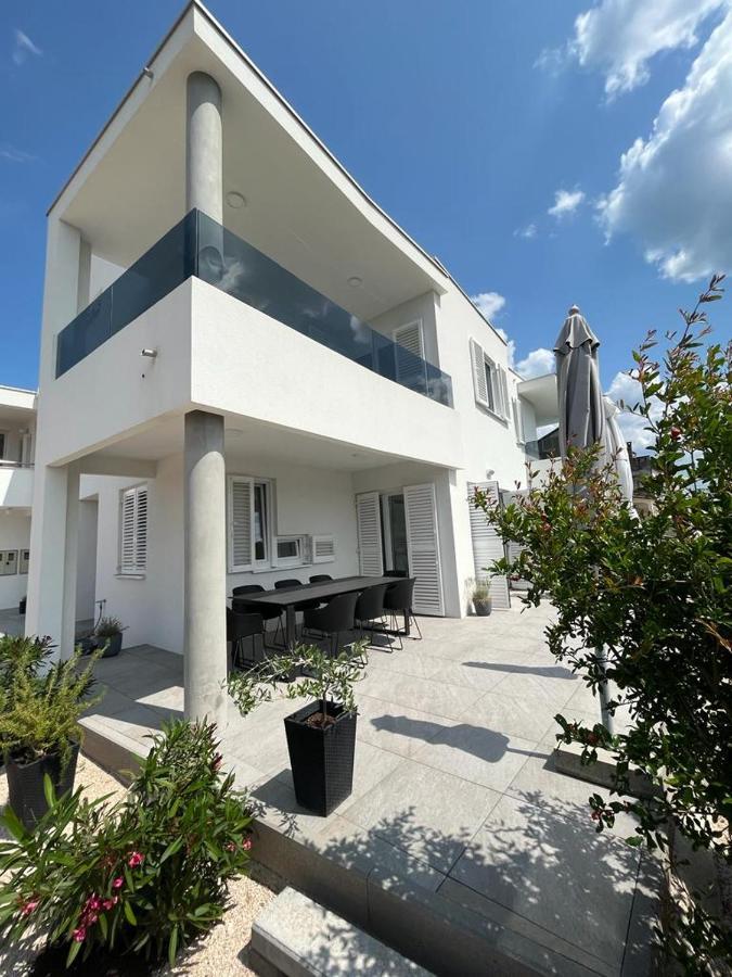 ビビニェHaus Dalmatia With Heated Poolアパートメント エクステリア 写真