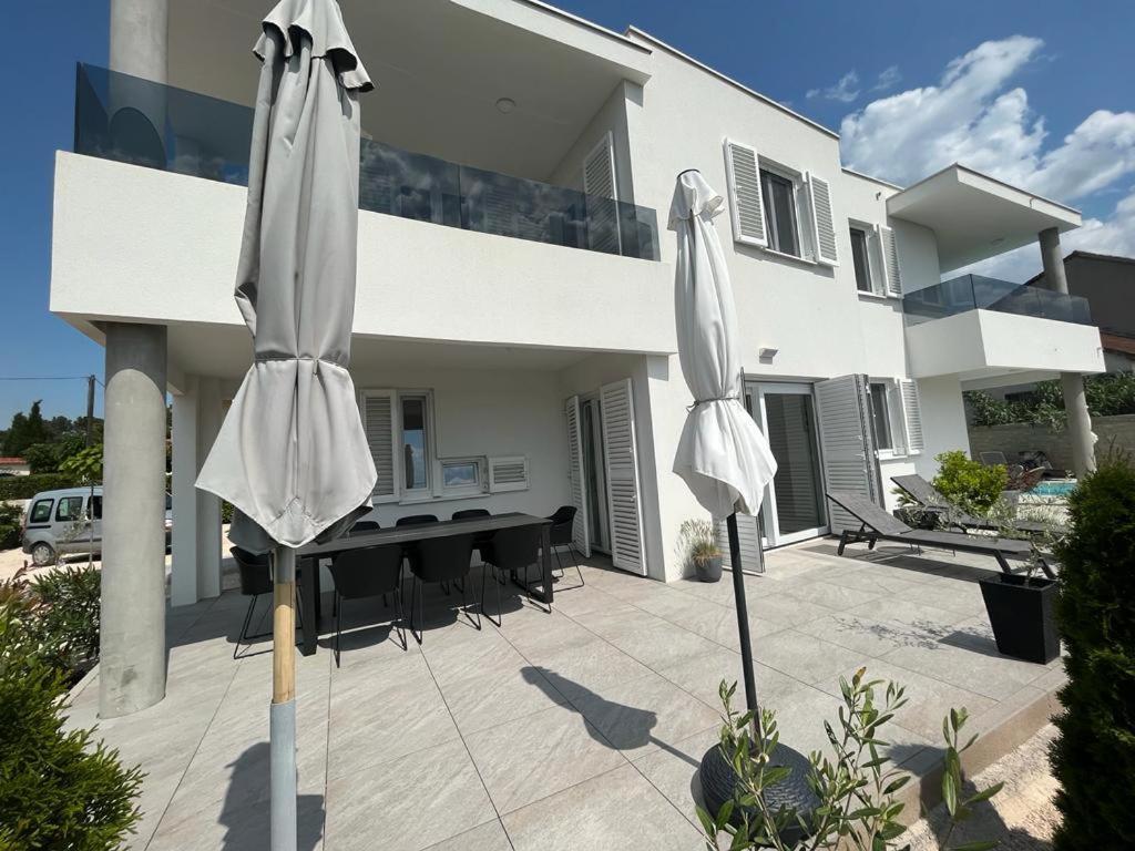 ビビニェHaus Dalmatia With Heated Poolアパートメント エクステリア 写真