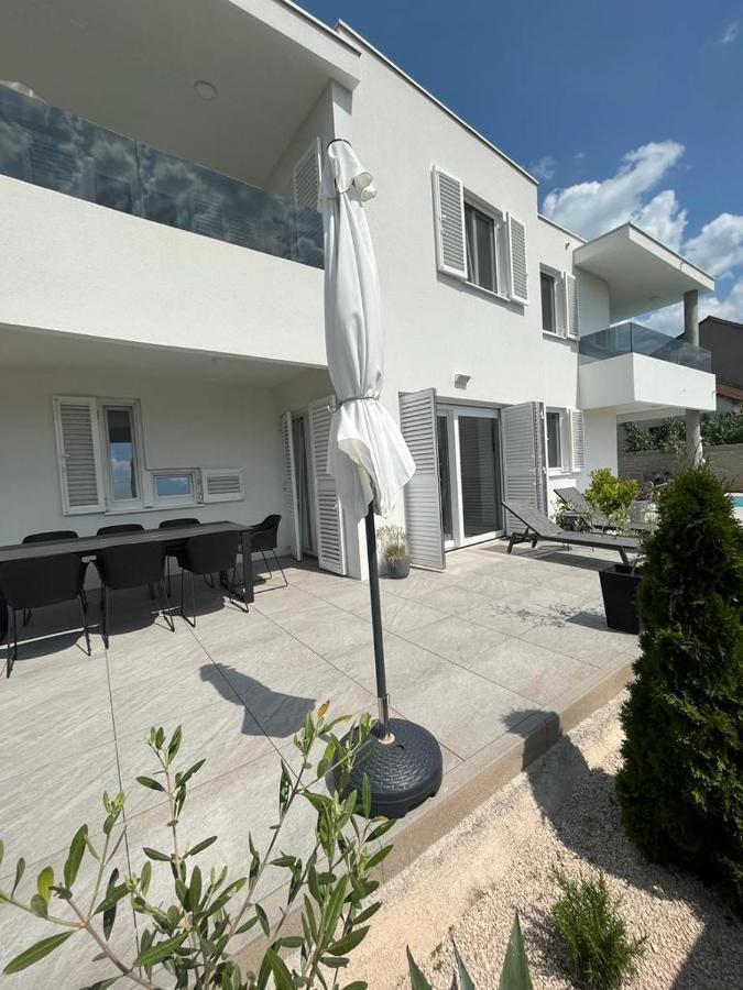 ビビニェHaus Dalmatia With Heated Poolアパートメント エクステリア 写真